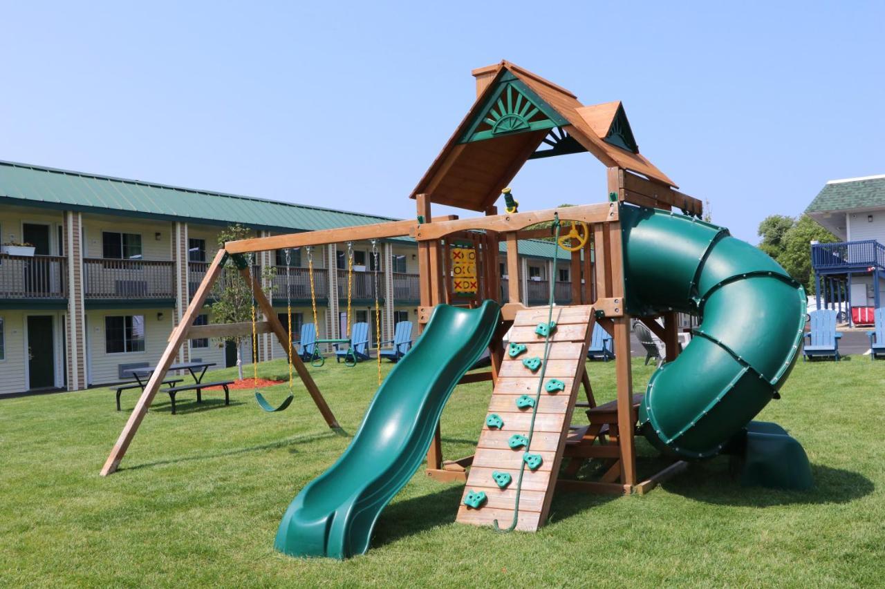 ווסט יארמאות' Sunbird Cape Cod Resort מראה חיצוני תמונה